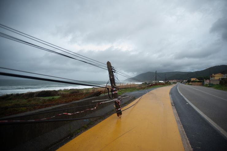 Poste da luz caído debido ao vento. Gustavo da Paz - Europa Press
