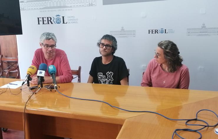Dirixentes locais do BNG de Ferrol, encabezados por Iván Rivas, en rolda de prensa 