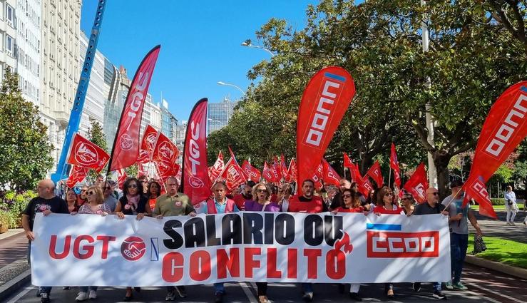 Manifestación celebrada este xoves na Coruña para reclamar 'xustiza social'. UXT 