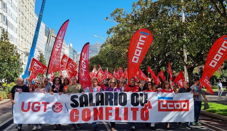 Manifestación celebrada este xoves na Coruña para reclamar 'xustiza social'. UXT