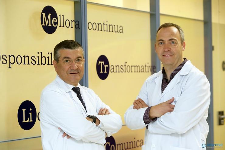 Os líderes da investigación colaborativa permite detectar o cancro colorrectal temperán, Ángel Díaz-Lagares e Rafael López da área de Cancro do CIBER. SERGAS / Europa Press