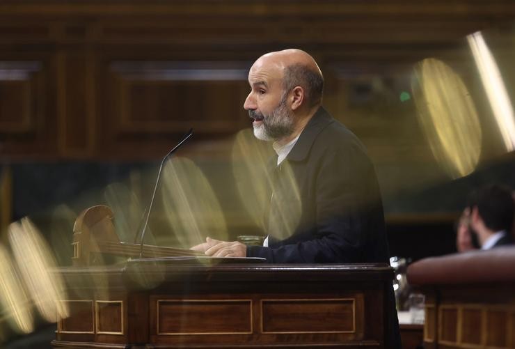 O deputado do BNG Néstor Rego intervén nunha sesión plenaria, no Congreso dos Deputado 