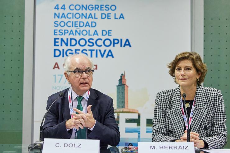 O presidente da Sociedade Española de Endoscopia Dixestiva, Carlos Dolz, e a presidenta do comité organizador do 44º Congreso Nacional da Sociedade Española de Endoscopia Dixestiva, Maite Herráiz 