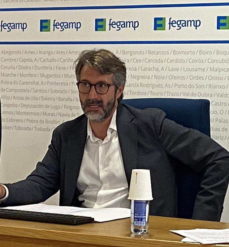 O presidente da Fegamp, Alberto Varela, nunha rolda de prensa / Fegamp.