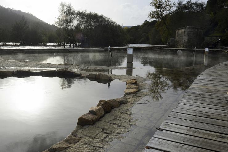 Vista das termas da Chavasqueira e o Muiño da Veiga pechadas por inundación, a 23 de novembro de 2022, en Ourense, Galicia (España). As termas da Chavasqueira e o Muiño dá Veiga tiveron que ser pechadas como consecuencia da subida do río. Rosa Veiga - Europa Press