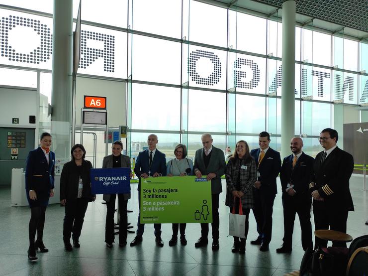 O aeroporto de Santiago de Compostela-Rosalía de Castro recibe á pasaxeira 3 millóns / Europa Press