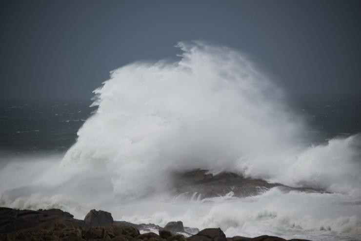 Forte ondada na zona de Santa Maria de Oia ata Cabo Silleiro / Gustavo da Paz - Europa Press 
