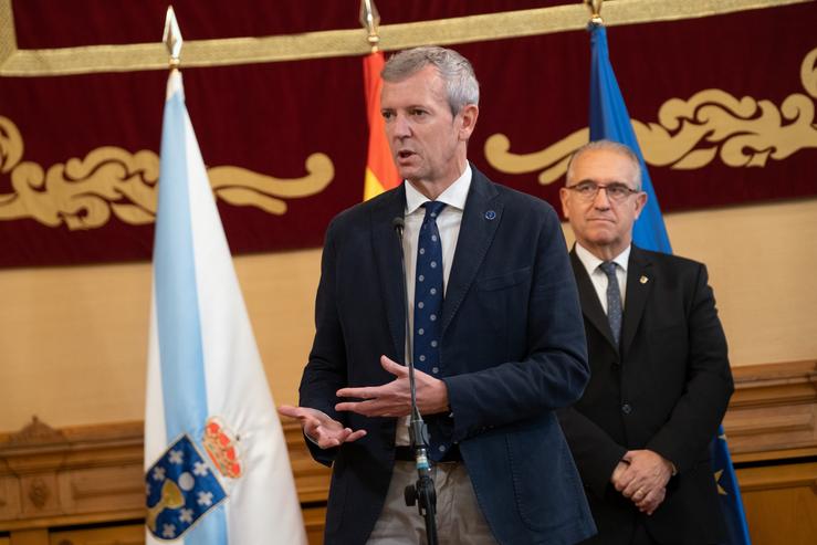 O presidente da Xunta, Alfonso Reuda, recibe aos alcaldes da Asociación de Municipios do Camiño de Santiago.. DAVID CABEZÓN @ XUNTA DE GALICIA 