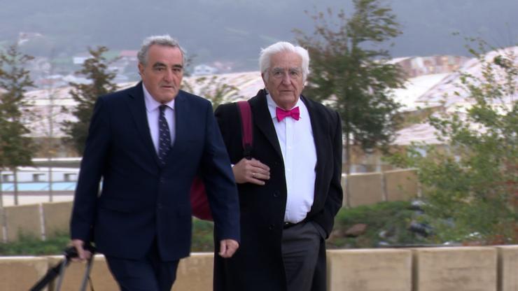 Os expertos en 'ERTMS' Jorge Igrexas e Jaime Tamarit, á súa chegada ao xuízo do Alvia polo accidente ocorrido en Angrois 