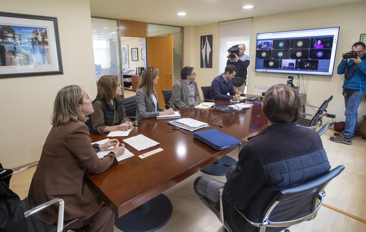 A conselleira de Infraestruturas e Mobilidade, Ethel Vázquez, e a directora de Augas de Galicia, Teresa Gutiérrez, na reunión da Oficina Técnica dá Seca. CONCHI PAZ/XUNTA / Europa Press