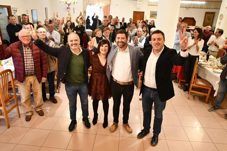 O secretario xeral do PSdeG, Valentín González Formoso, co alcalde de Cambados e candidato á reelección, Samuel Lago.. PSDEG / Europa Press