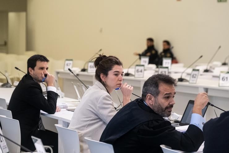 Avogados no xuízo polo accidente do Alvia, na Cidade da Cultura, a 1 de decembro de 2022, en Santiago de Compostela, A Coruña, Galicia (España). Os familiares e as vítimas do accidente de Alvia concentráronse mentres declarou nun. César Arxina - Europa Press 