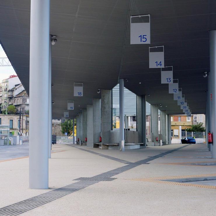 Nova estación Intermodal de autobus de Vigo / Mombus
