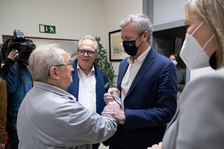 O presidente da Xunta, Alfonso Rueda, e a conselleira de Política Social, Fabiola García, visitan a residencia pública de maiores de Campolongo, en Pontevedra / XUNTA