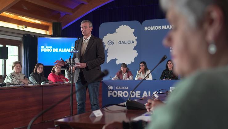 O presidente da Xunta, Alfonso Rueda, intervén no 'Foro Alcaldesas' do Partido Popular (PP), no Pazo de Mos, a 17 de decembro de 2022, en Mos, Pontevedra, Galicia (España). Neste foro os alcaldes galegos do PP reúnense para debater e c. Gustavo da Paz - Europa Press 