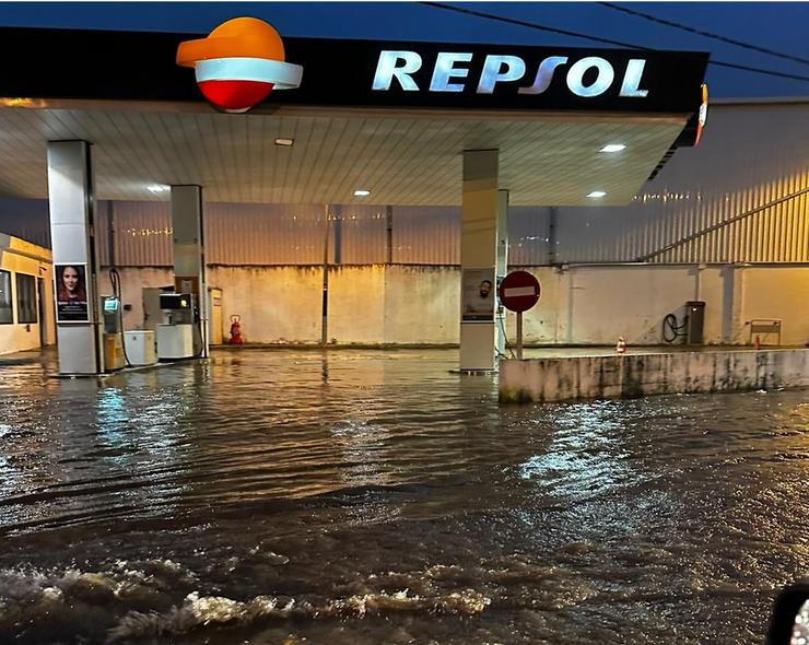 Rúas de Vilagarcía inundadas / Redes Sociais