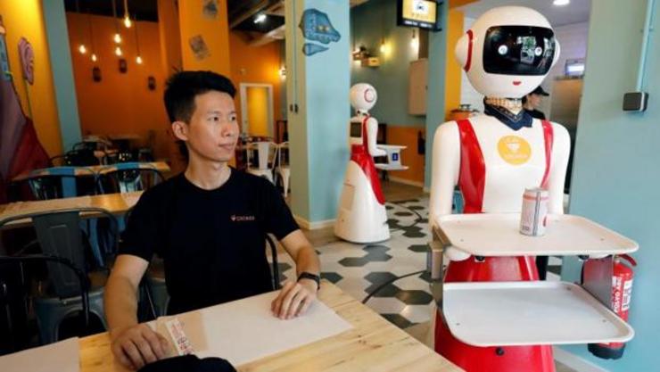 Crensa, o restaurante de Valencia con robots camareiros 