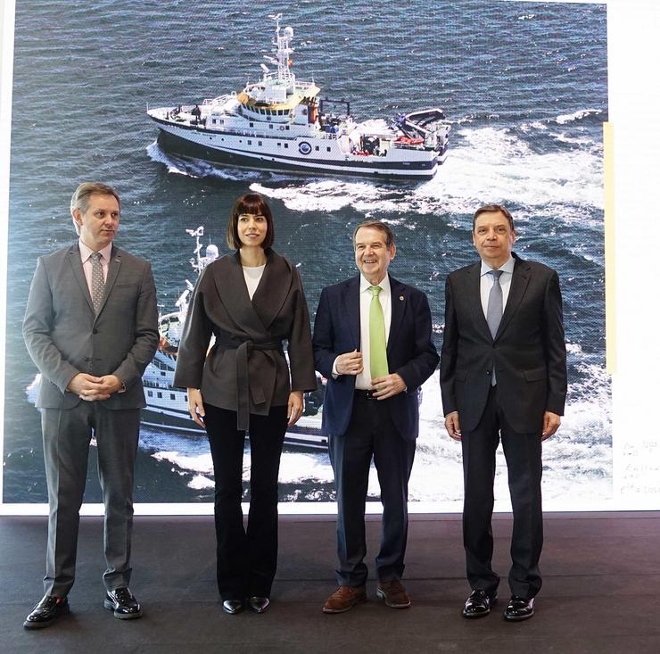 O delegado Goberno en Galicia, José Manuel Miñones; a ministra de Ciencia e Innovación, Diana Morant; o alcalde de Vigo, Abel Caballero; e o ministro de Agricultura, Pesca e Alimentación, Luís Planas / Javier Vázquez