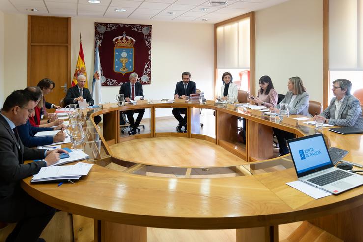 O presidente do Goberno galego, Alfonso Rueda, preside a reunión do Consello da Xunta no Parlamento de Galicia 