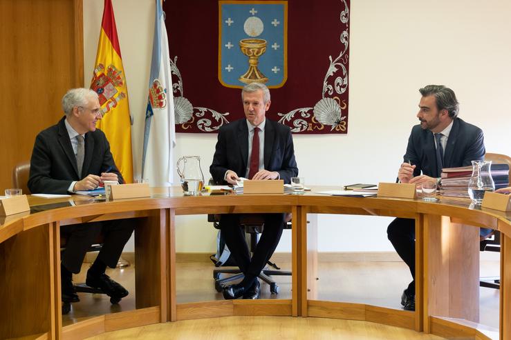 O presidente da Xunta, Alfonso Rueda Valenzuela, preside a reunión do Consello na área de Goberno do Parlamento de Galicia 