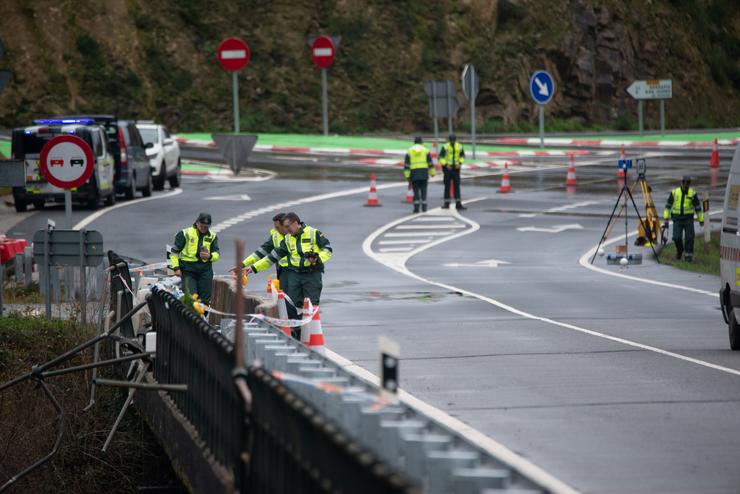 Un equipo especializado da Garda Civil participa na reconstrución do accidente do autobús sinistrado no río Lérez 