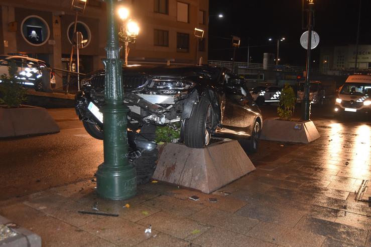 Aparatoso accidente da rúa Carral.. POLICÍA LOCAL DE VIGO 