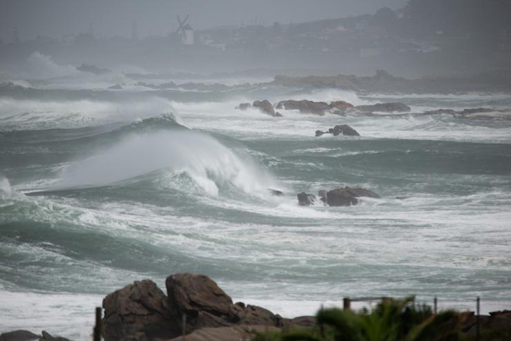Forte ondada na zona de Santa Maria de Oia ata Cabo Silleiro, a 20 de outubro de 2022, en Pontevedra, Galicia.. Gustavo da Paz - Europa Press - Arquivo