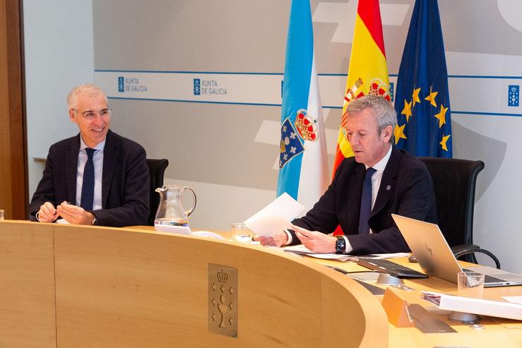 O presidente da Xunta, Alfonso Rueda, e o seu vicepresidente primeiro, Francisco Conde, na reunión do Consello da Xunta.. XUNTA 