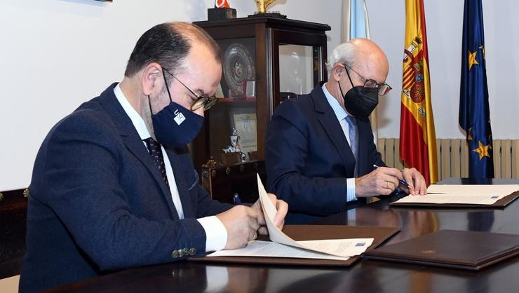 Firma do convenio entre a USC e a Fiscalía Superior de Galicia. USC / Europa Press