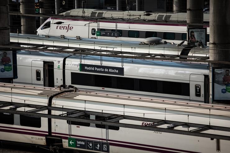 Trens de Renfe na estación de Atocha en Madrid / Alejandro Martínez Vélez - Europa Press - Arquivo.