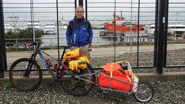 Alberto Cacharrón, comezando o Camiño de Santiago dende Ushuaia / Télam