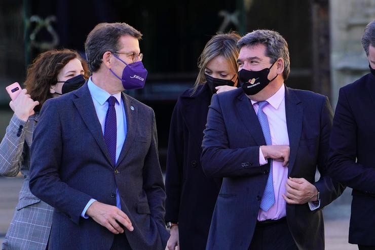 (I-D)  O presidente da Xunta de Galicia, Alberto Núñez Feijóo, e o Ministro de Inclusión, Seguridade Social e Migracións, José Luís Escrivá Belmonte, antes de manter unha reunión, a 20 de xaneiro de 2022, en Santiago de Compostela, A Coruña, Galicia,. Álvaro Ballesteros - Europa Press / Europa Press