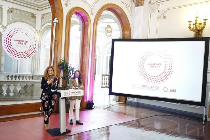 A presidenta da Deputación de Pontevedra, Carmela Silva, presenta a web institucional.. DEPUTACIÓN DE PONTEVEDRA 