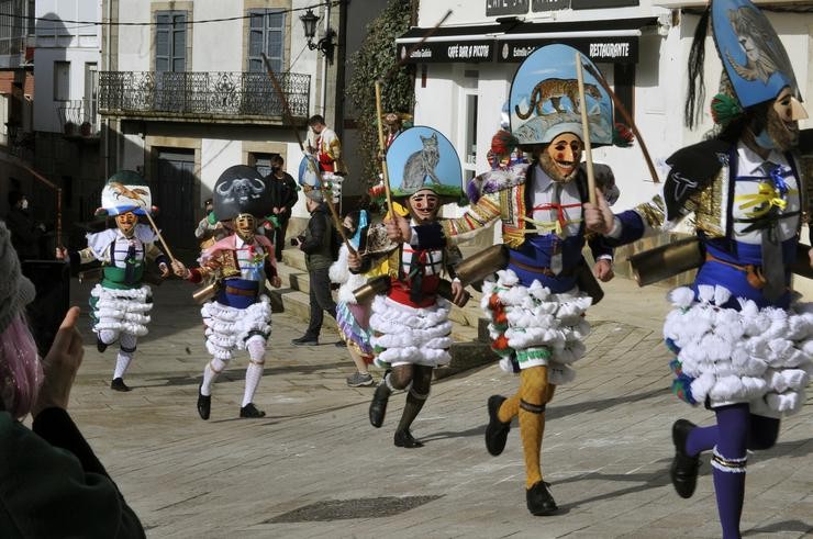 Arquivo - `Peliqueiros´ durante a celebración do `Non-Entroido´ na praza da Picota en Laza, municipio pertencente ao 'Triángulo Máxico',. Rosa Veiga - Europa Press - Arquivo