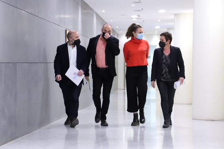 De esquerda a dereita. Os deputados Néstor Rego (BNG), Jordi Salvador (ERC), Mireia Veh (CUP) e Mertxe Aizpurua (Bildu) no Congreso.. EH BILDU 