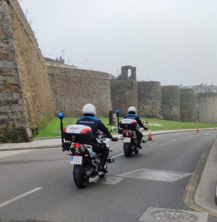 Policía Local de Lugo patrulla a cidade en moto / POLICÍA LOCAL