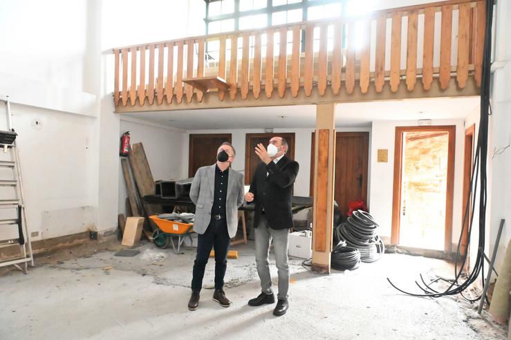 O responsable de Cultura da Deputación da Coruña, Xurxo Couto, visita  as obras de reforma do Auditorio de Cásaa-Museo de Rosalía de Castro. TORRECILLA / Europa Press