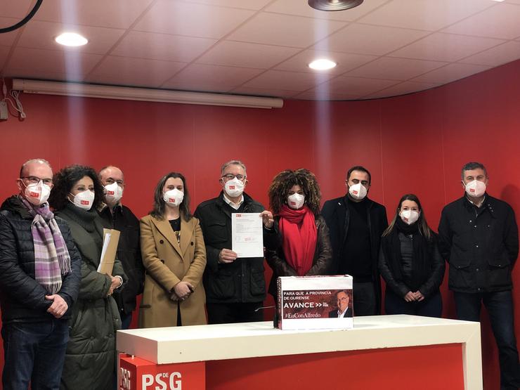 O alcalde do Barco de Valdeorras, Alfredo García, presenta na sede do PSdeG en Santiago os avais para aspirar a liderar o PSOE na provincia de Ourense.. CANDIDATURA DE ALFREDO GARCÍA / Europa Press