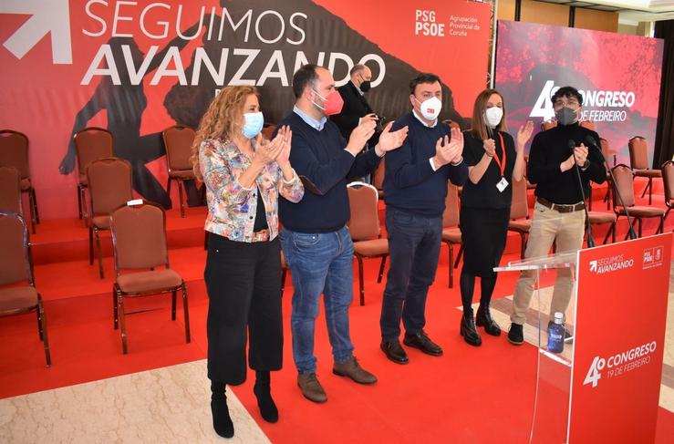 A presidenta do PSdeG, Carmela Silva; o alcalde de Pontedeume e líder provincial, Bernardo Fernández; o secretario xeral do PSdeG, Valentín González Formoso; e a deputada autonómica Noa Díaz, quen competiu en primarias con Bernardo Fernández. PSDEG / Europa Press