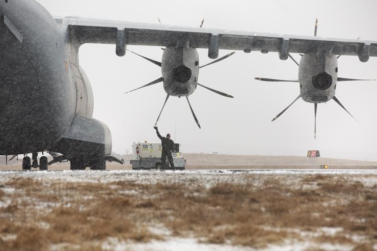 Chegada do avión A-400 do Exército do Aire no aeroporto de San Xoán de Terranova, a 20 de febreiro de 2022, en Terranova, Canadá (Estados Unidos). O goberno español fretou este avión para repatriar ao tres mariñeiros sobreviventes ao naufra. PAUL DALY - Europa Press / Europa Press