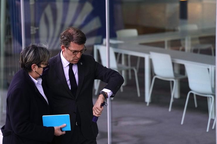 O presidente de Galicia á súa chegada a unha reunión cos familiares da tripulación do Villa de Pitanxo 