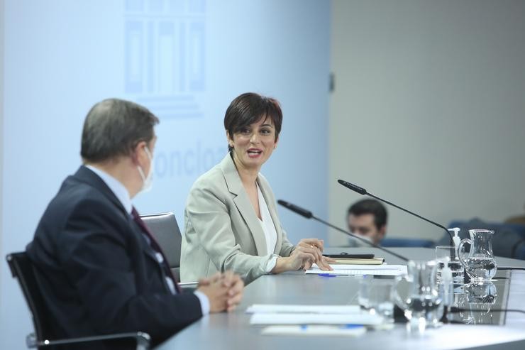 A ministra Portavoz e de Política Territorial, Isabel Rodríguez, nunha rolda de prensa posterior a unha reunión do Consello de Ministros, na Moncloa, a 8 de febreiro de 2022, en Madrid (España). O Consello de Ministros, xunto ás CCAA, aprobaron l. EUROPA PRESS/R.Rubio.POOL - Europa Press / Europa Press