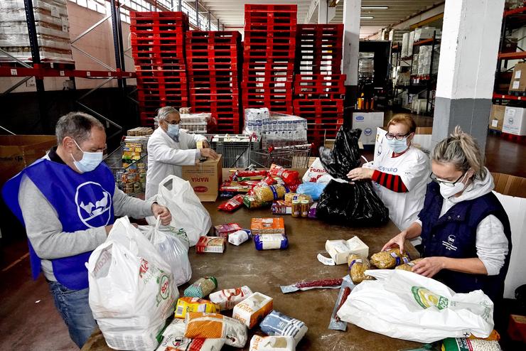 Voluntarios do Banco de Alimentos de Vigo.. BANCO DE ALIMENTOS DE VIGO / Europa Press