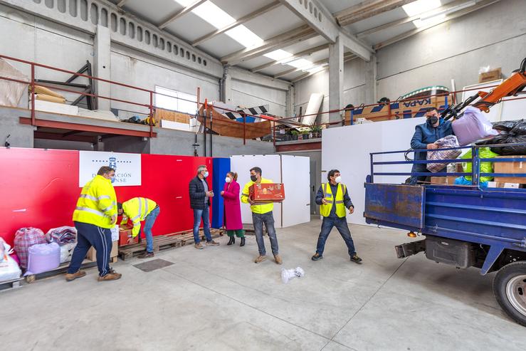 A deputada provincial Luz Doporto visita o Parque de Maquinaria da Deputación Ourense para organizar a recollida de material solidario para o pobo ucraíno 