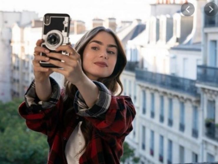 Arquivo - Fotograma de "Emily in Paris". NETFLIX - Arquivo / Europa Press