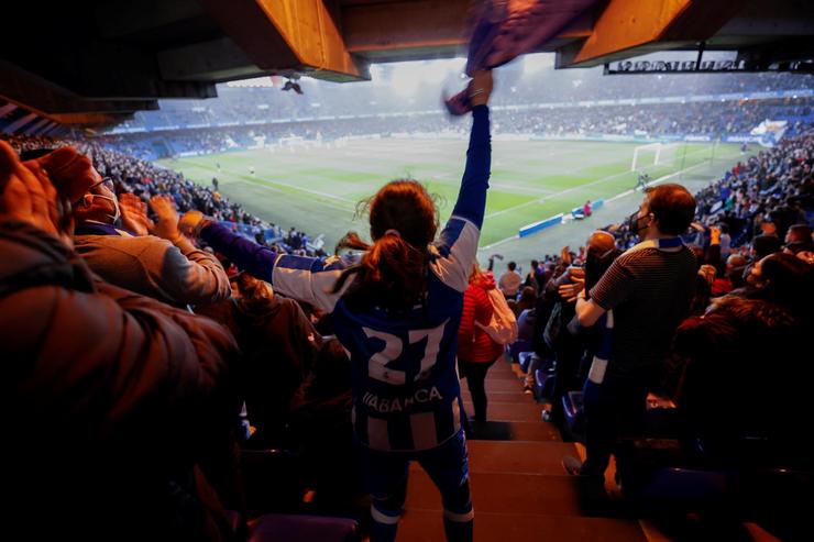 Multitude de seareiros presentes no estadio Abanca-Riazor / EFE