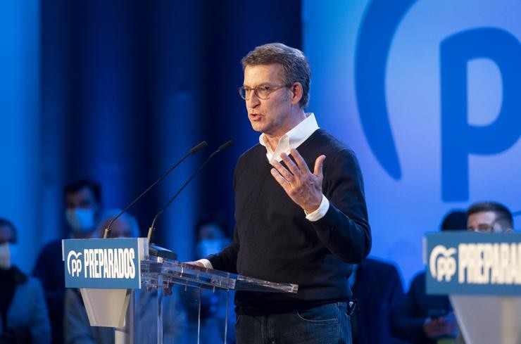 O presidente da Xunta de Galicia e precandidato á presidencia do PP nacional, Alberto Núñez Feijóo, intervén nun encontro de afiliados.. Alberto Ortega - Europa Press / Europa Press