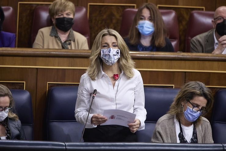 A vicepresidenta segunda e ministra de Traballo, Yolanda Díaz, intervén nunha sesión plenaria, no Congreso dos Deputados, a 16 de marzo de 2022, en Madrid (España).. Jesús Hellín - Europa Press