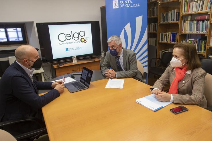 O secretario xeral de Política Lingüística, Valentín García, presenta os cursos Celga 2 e 4 de autoformación. CONCHI PAZ / Europa Press