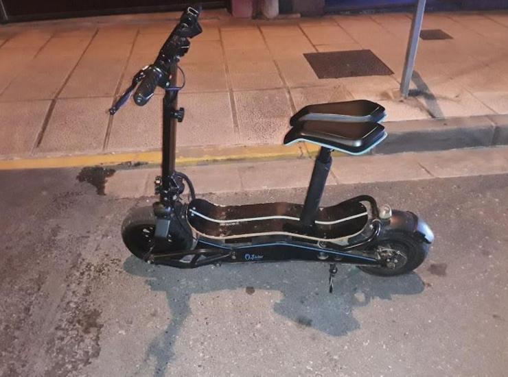 Ciclomotor con aparencia de patinete interceptado pola Policía Local de Lugo.. POLICÍA LOCAL DE LUGO / Europa Press